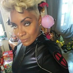 Meet your Posher, Ada